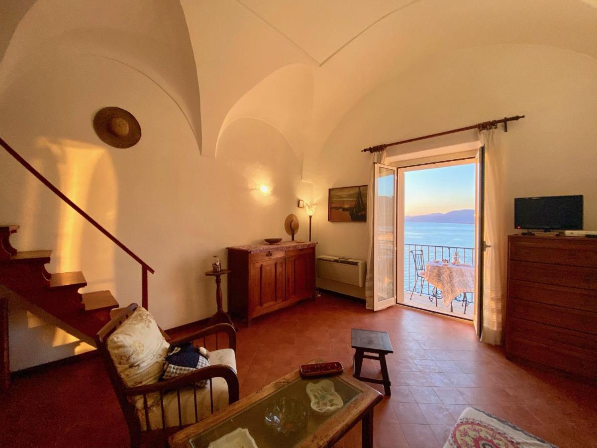 Holidaycasa Romano - Vacanza Nel Cuore Di Sperlonga Exterior foto